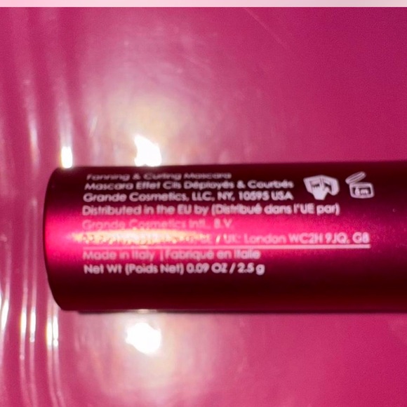 ❤️ 3/$25 Grande GrandeFANATIC Fanning & Curling Mascara Infused with Widelash - Picture 7 of 7